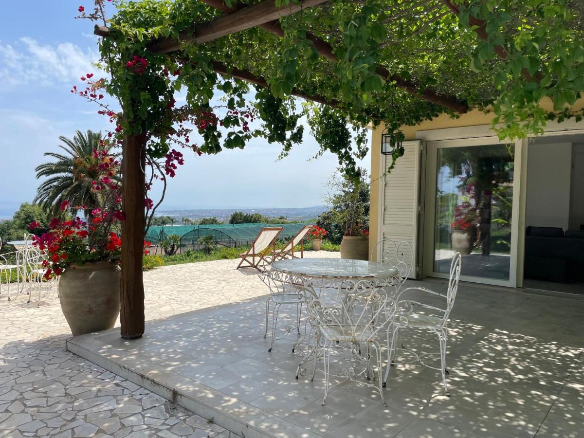 Villa Palm Hill Piedimonte Etneo Bagian luar foto
